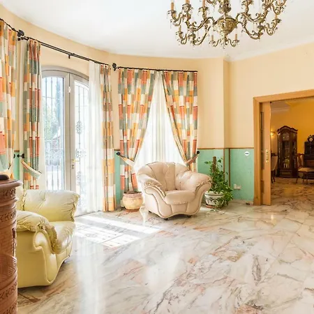 Malagasuite Fancy House